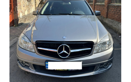 Решетка радиатора Mercedes C-class W204