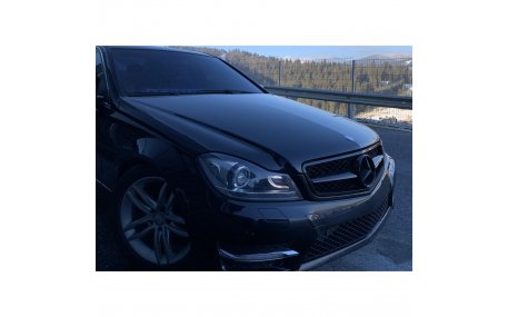 Решетка радиатора Mercedes C-class W204