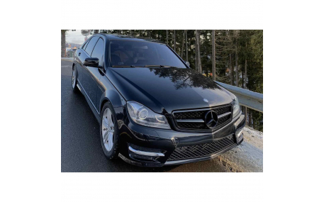 Решетка радиатора Mercedes C-class W204