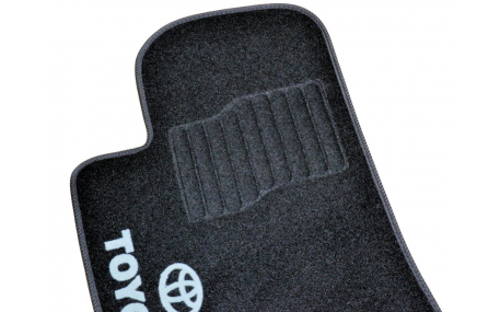 Коврики в салон Toyota Avensis