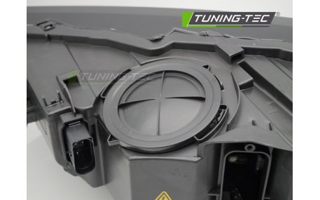 Фара передняя Audi Q7