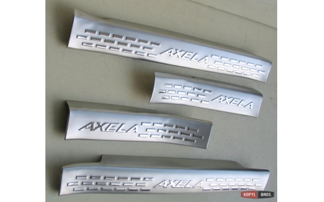 Накладки на пороги Mazda 3