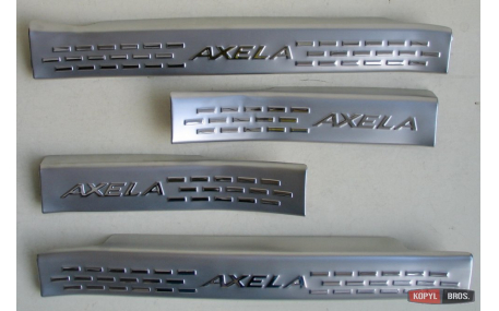 Накладки на пороги Mazda 3