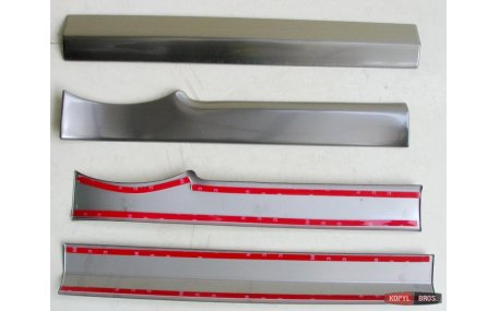 Накладки на пороги Skoda Rapid