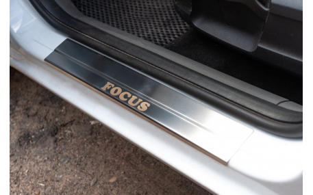 Накладки на пороги Ford Focus MK2