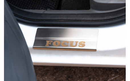 Накладки на пороги Ford Focus MK2