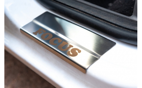 Накладки на пороги Ford Focus MK2