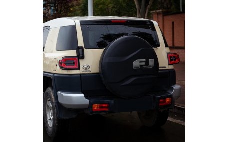 Фонари задние Toyota FJ Cruiser