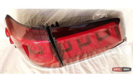 Фонари задние Toyota Land Cruiser 200