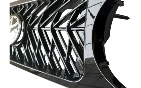 Решетка радиатора Toyota FJ Cruiser