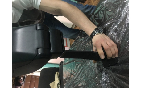 Подлокотник Renault Dokker