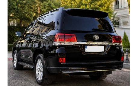 Накладка задняя Toyota Land Cruiser 200