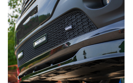 Накладка передняя Opel Vivaro