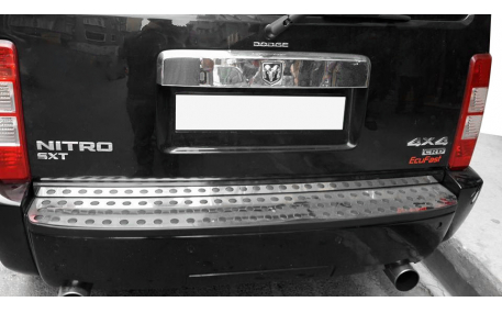 Накладка на задний бампер Dodge Nitro