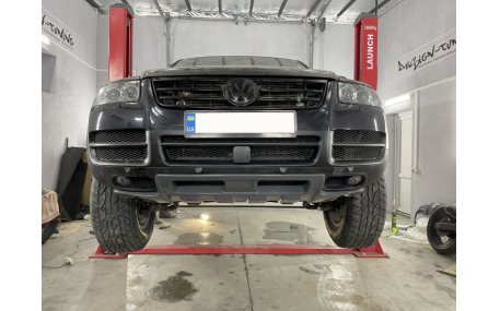 Накладка передняя Volkswagen Touareg 2002-2006