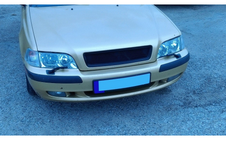 Решетка радиатора Volvo S40