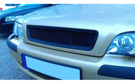 Решетка радиатора Volvo S40