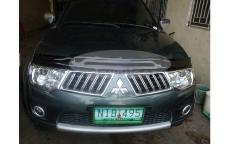 Дефлектор капота Mitsubishi Pajero Sport