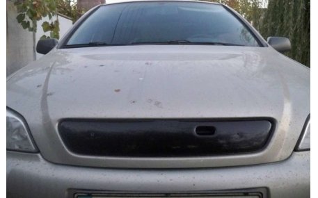 Зимняя накладка на решетку Opel Astra G