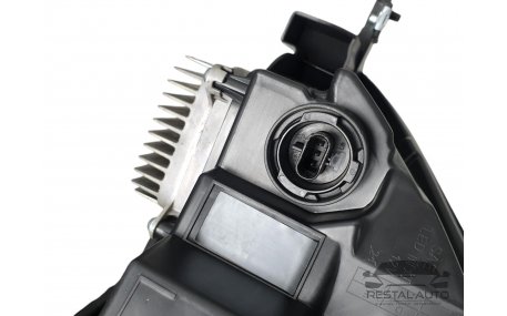 Фары передние Tesla Model Y