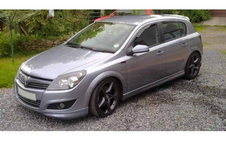 Накладка передняя Opel Astra H HB