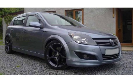 Накладка передняя Opel Astra H HB