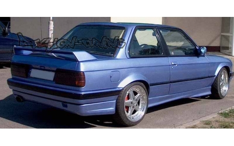 Накладка задняя BMW E30