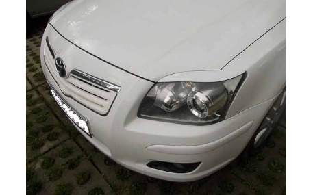 Ресницы Toyota Avensis