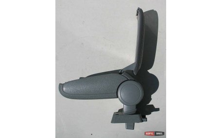 Подлокотник Nissan Tiida