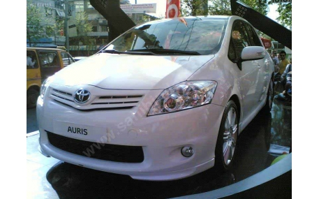 Накладка передняя Toyota Auris