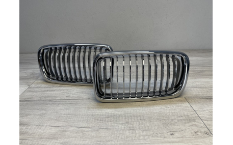 Решетка радиатора BMW E38