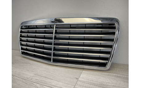 Решетка радиатора Mercedes E-class W124