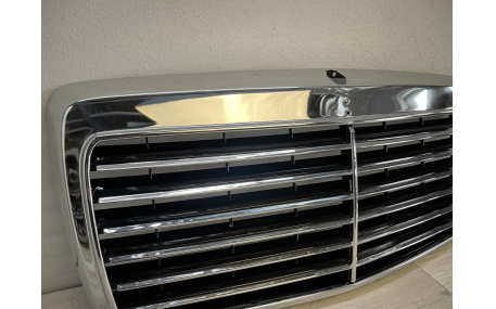 Решетка радиатора Mercedes E-class W124