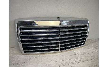Решетка радиатора Mercedes E-class W124