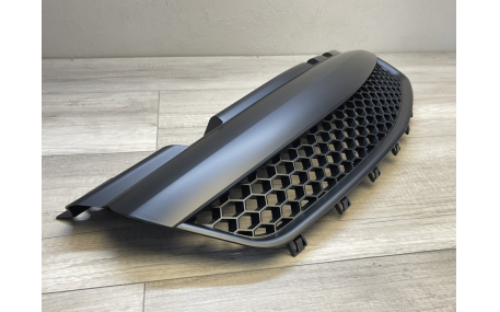 Решетка радиатора Opel Zafira B 2005-2008