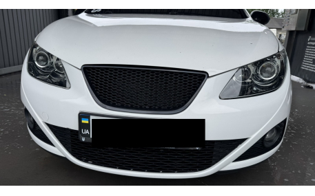 Решетка радиатора Seat Ibiza 2008-2012