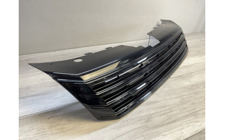 Решетка радиатора Volkswagen Passat B7