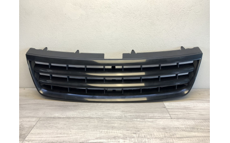Решетка радиатора Volkswagen Touareg 2002-2006