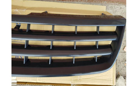 Решетка радиатора Volkswagen Touareg 2002-2006