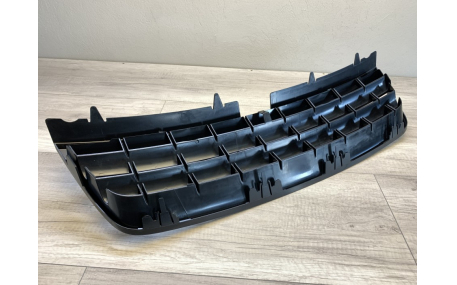 Решетка радиатора Volkswagen Touareg 2002-2006