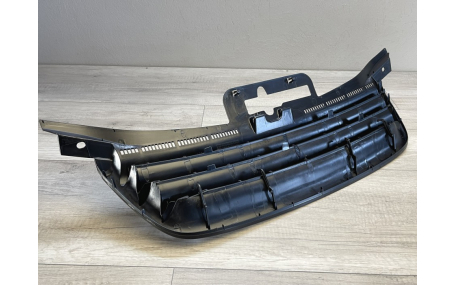 Решетка радиатора Volkswagen Touran 2003-2006