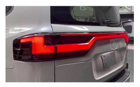 Фонари задние Toyota Land Cruiser 300