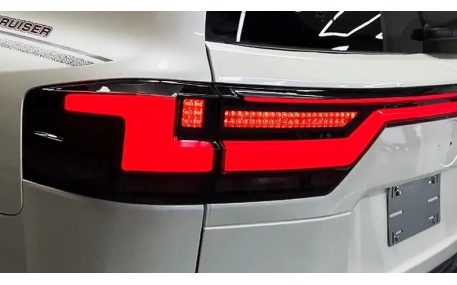 Фонари задние Toyota Land Cruiser 300