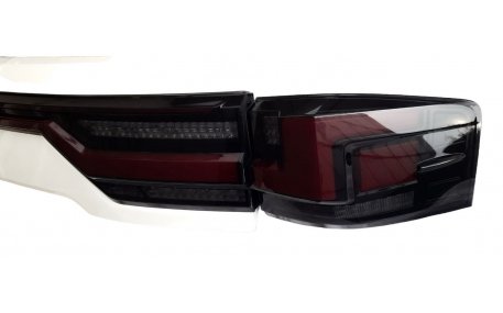 Фонари задние Toyota Land Cruiser 300