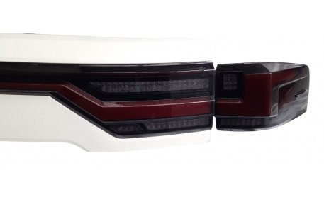 Фонари задние Toyota Land Cruiser 300