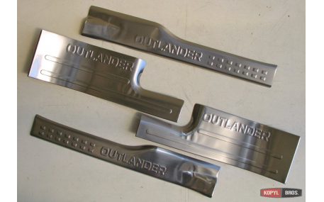 Накладки на пороги Mitsubishi Outlander