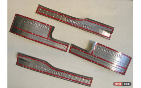 Накладки на пороги Mitsubishi Outlander