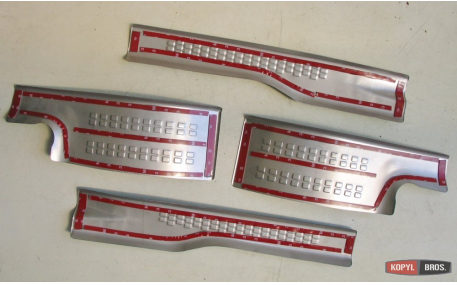 Накладки на пороги Mitsubishi Outlander