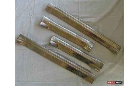 Накладки на пороги Toyota RAV4