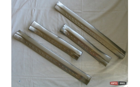 Накладки на пороги Toyota RAV4